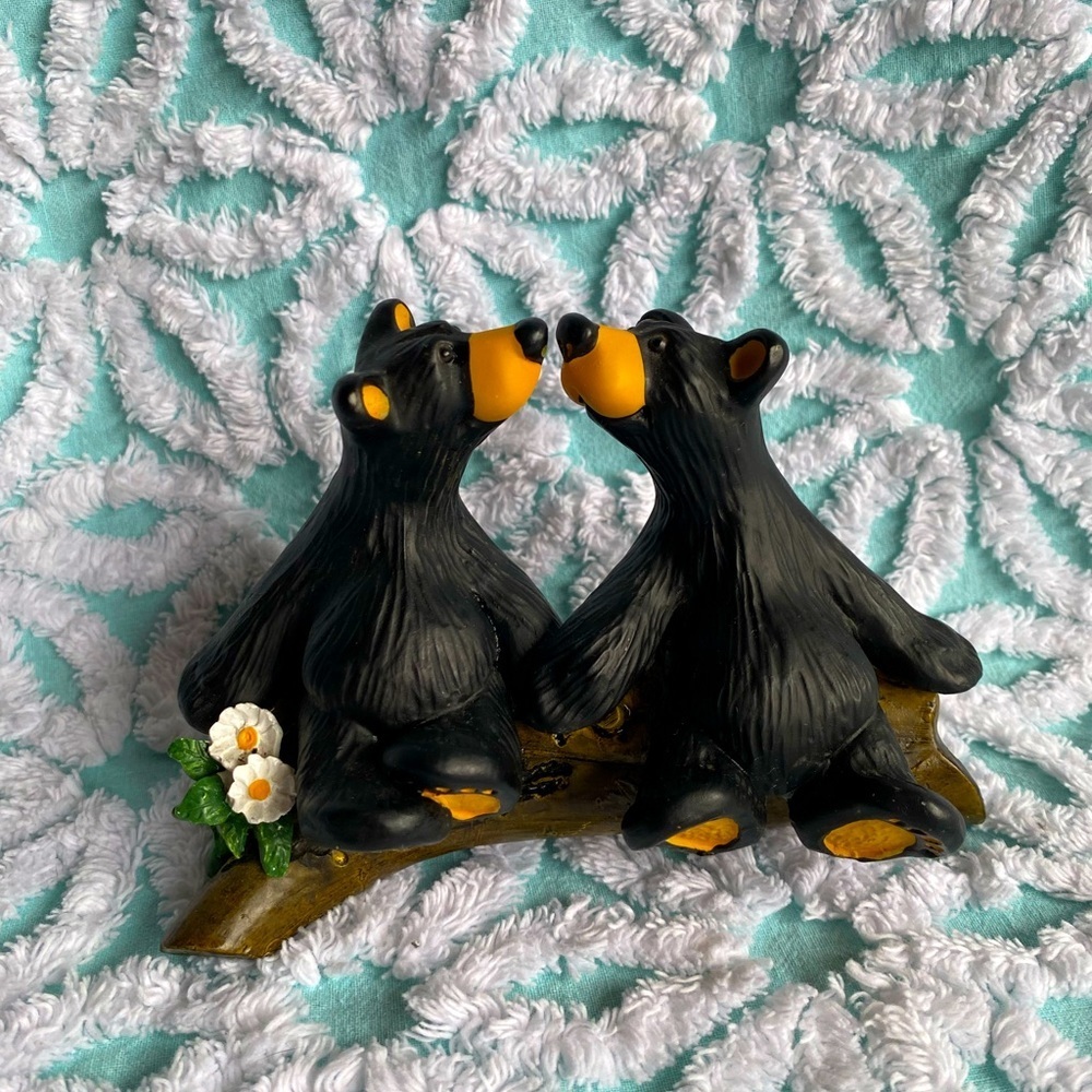 Bearfoots Bear Figurine "Kissin' Bears" By Jeff Fleming Big Sky Carvers